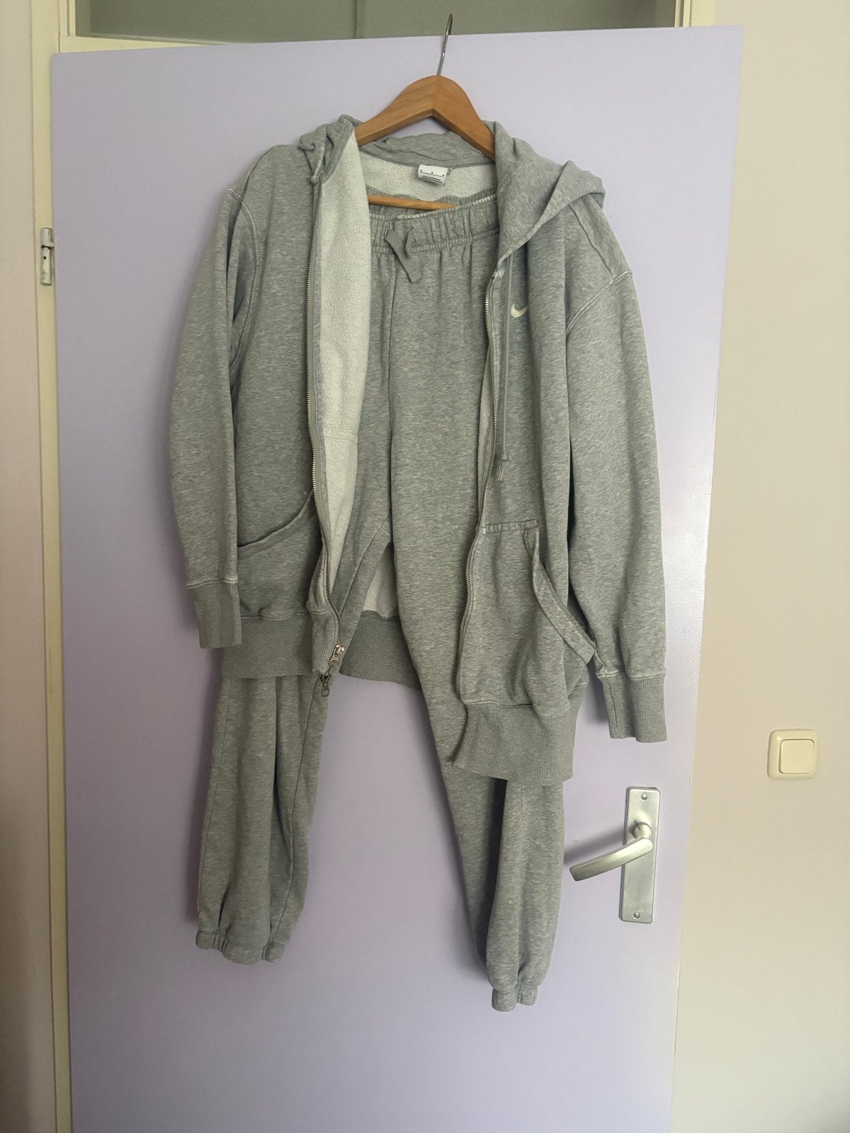 Nike trainingspak grijs - Maat M, Kleding | Dames, Maat 38/40 (M), Overige typen, Ophalen of Verzenden, Grijs