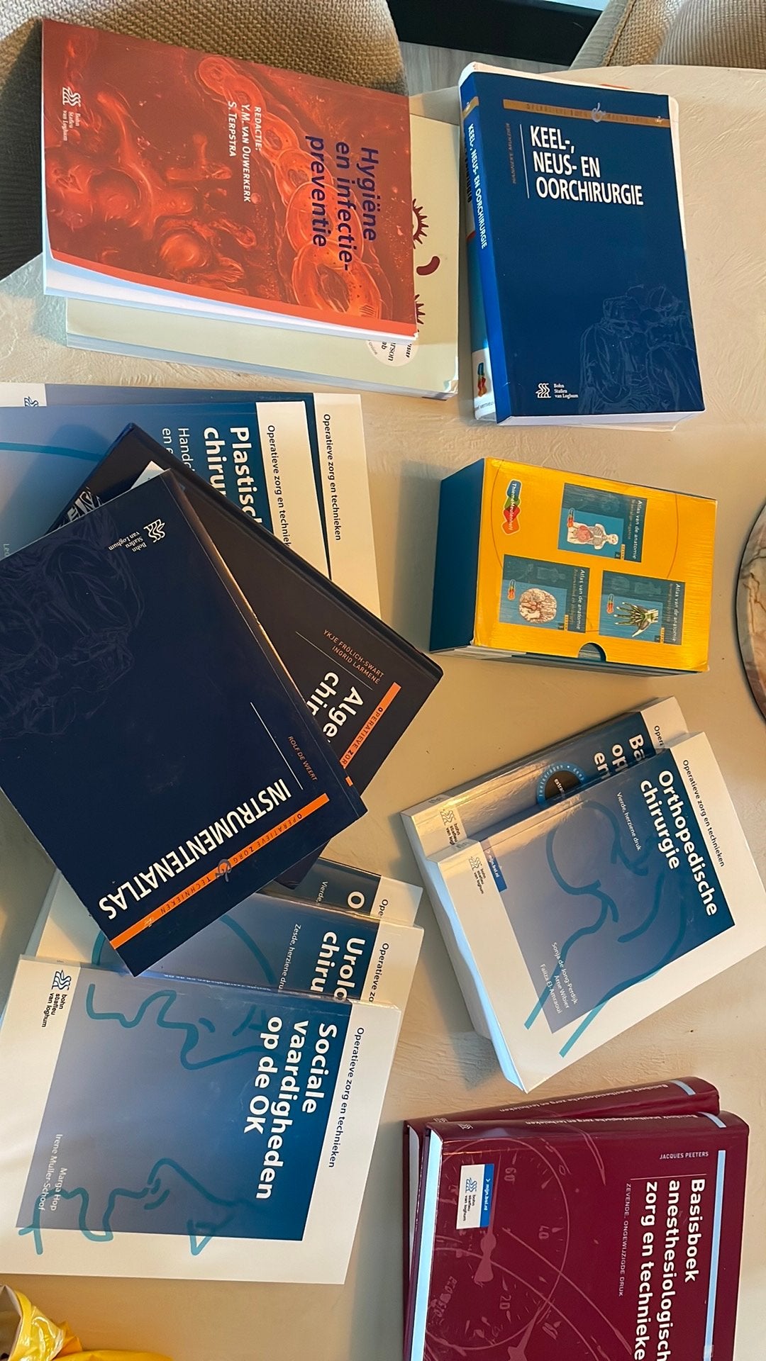Complete set studieboeken Operatieassistent /Operatieve Zorg, Ophalen of Verzenden, Beta, Zo goed als nieuw, HBO