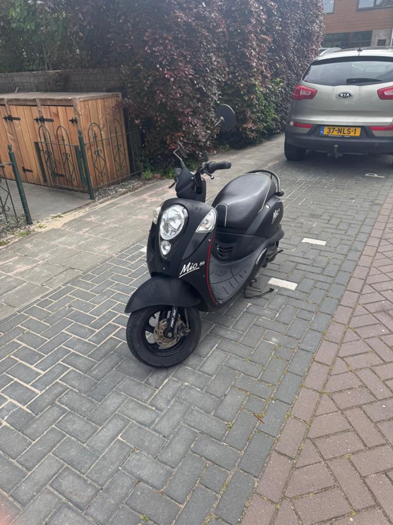 Sym mio 2016 brom, Fietsen en Brommers, Ophalen of Verzenden, Zo goed als nieuw, Benzine