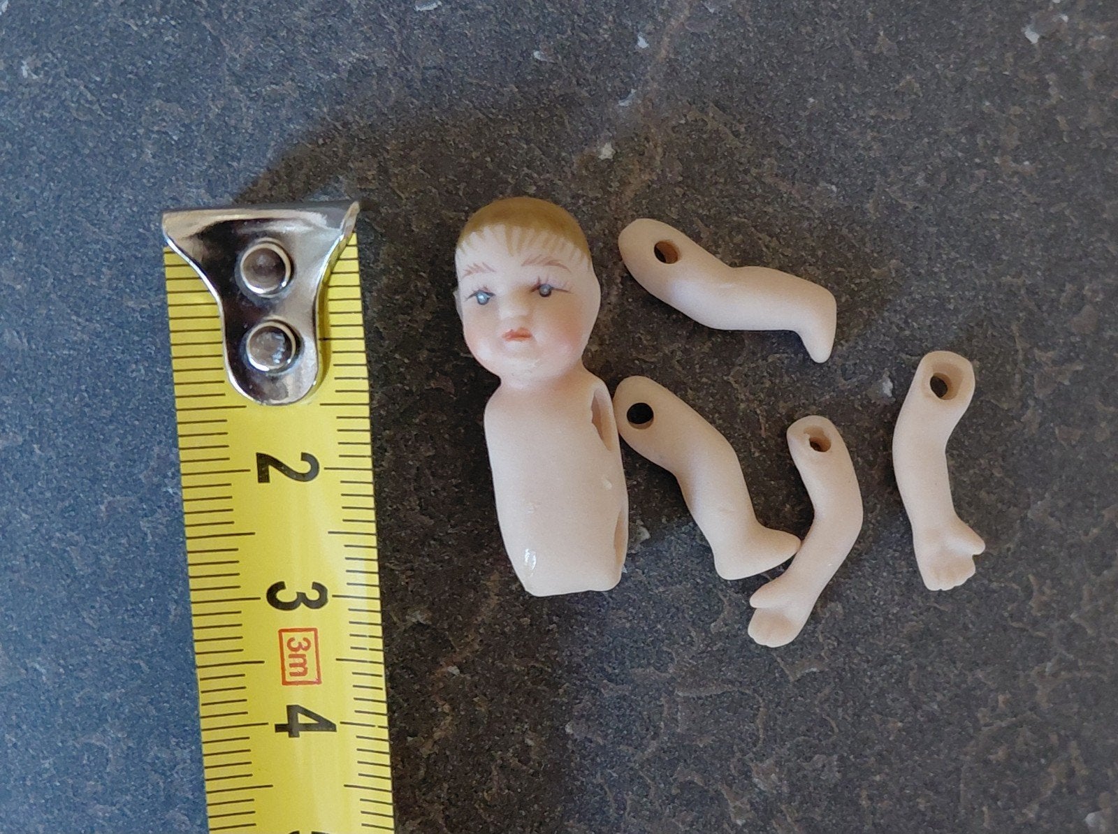 Porseleinen babypop schaal 1:12, Ophalen of Verzenden, Poppenhuis