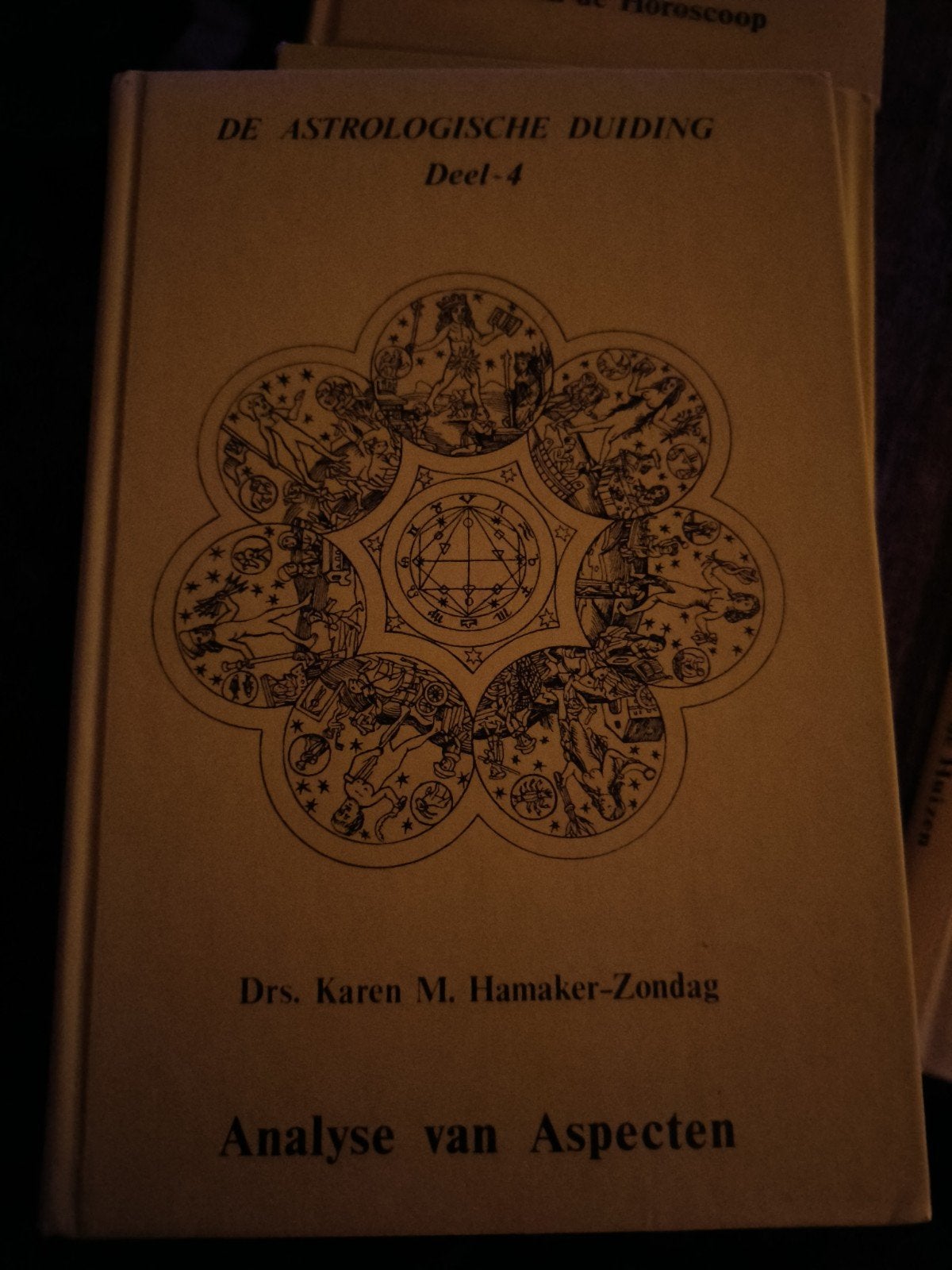 De astrologische duiding 4 - Hamaker-Zondag, Boeken, Ophalen of Verzenden, Zo goed als nieuw, Astrologie, Achtergrond en Informatie