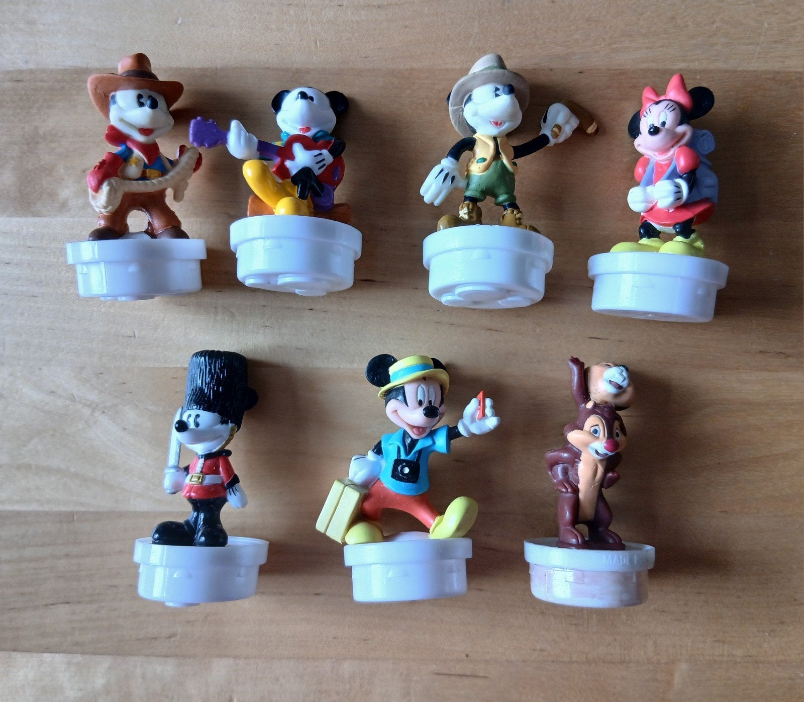 Disney Nestle Toppers - Mickey, Minnie en vrienden, Verzamelen, Ophalen of Verzenden, Mickey Mouse, Gebruikt, Beeldje of Figuurtje