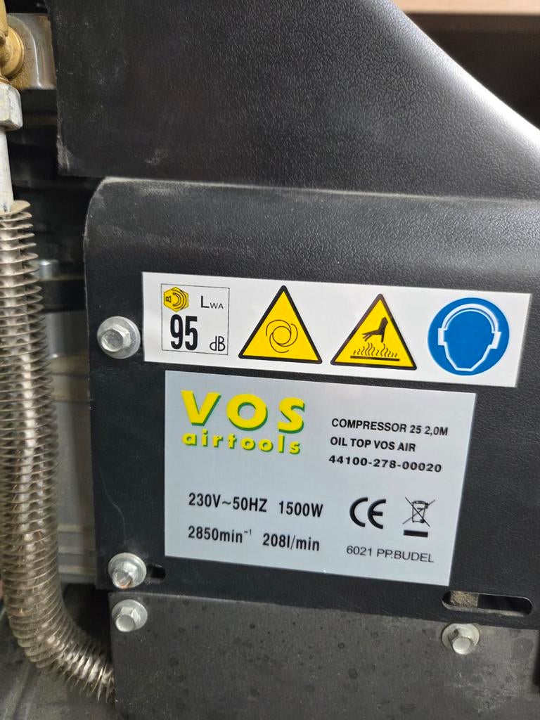 Te koop compressor klein, Doe-het-zelf en Verbouw, Compressors, Minder dan 25 liter, Ophalen, Gebruikt, Minder dan 200 liter/min