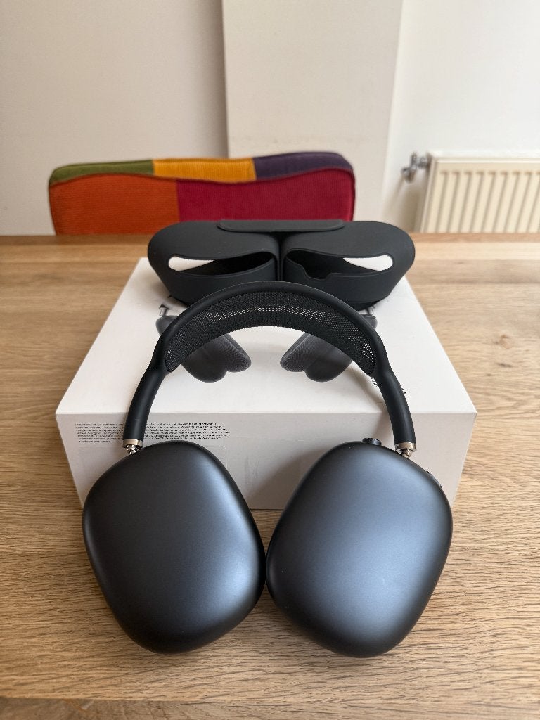 AirPods Max (Midnight, USB-C, 1e gen)