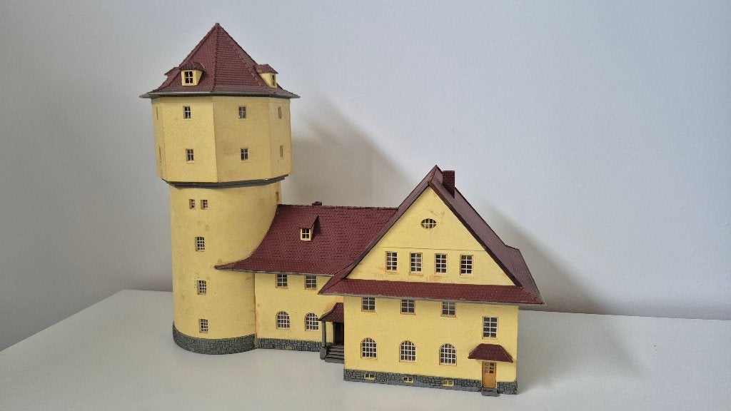 POLA H0 - 673 - Watertoren met bijgebouw, Overige merken, Gebruikt, Gelijkstroom of Wisselstroom, Brug, Tunnel of Gebouw