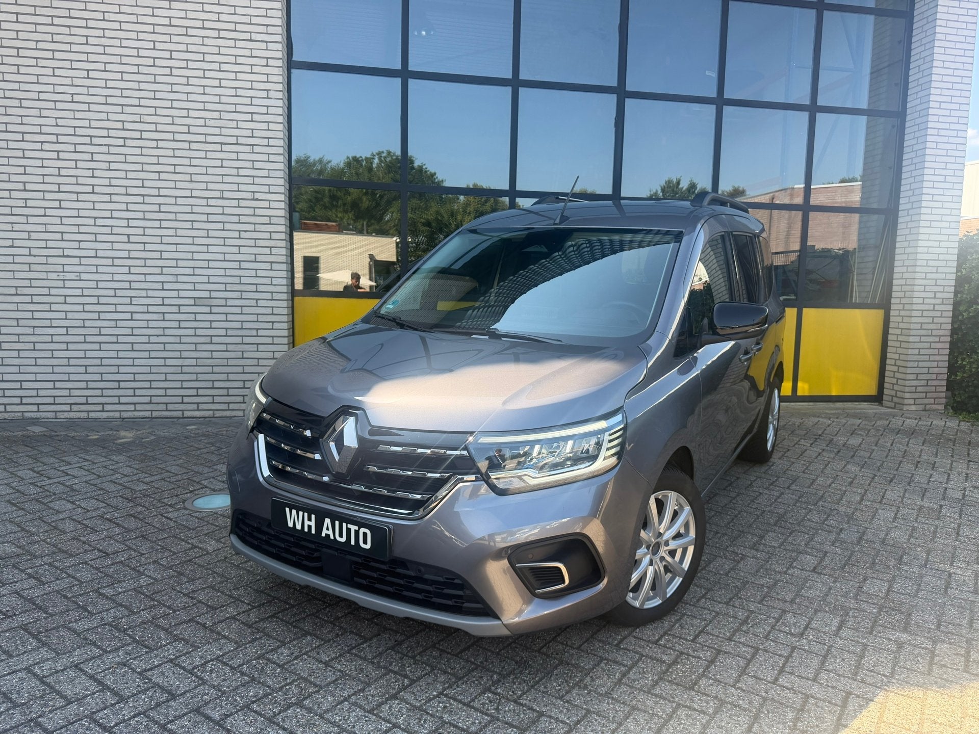 Renault Kangoo 130PK Full option Automaat, PDC & Camera, Ful, Dealer onderhouden, Gebruikt, Zwart, Origineel Nederlands