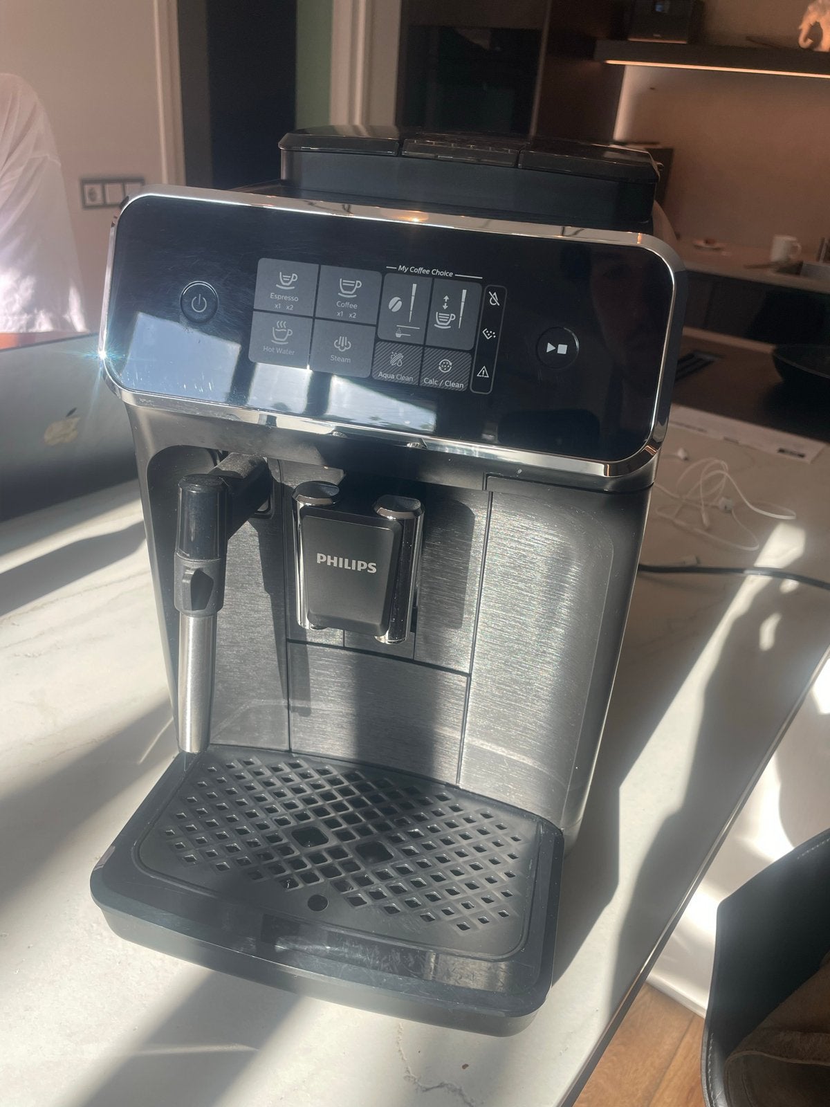 Philips Koffiezetapparaat met Melkopschuimer en Ontkalker, Gebruikt, Koffiemachine, Koffiebonen, Ophalen