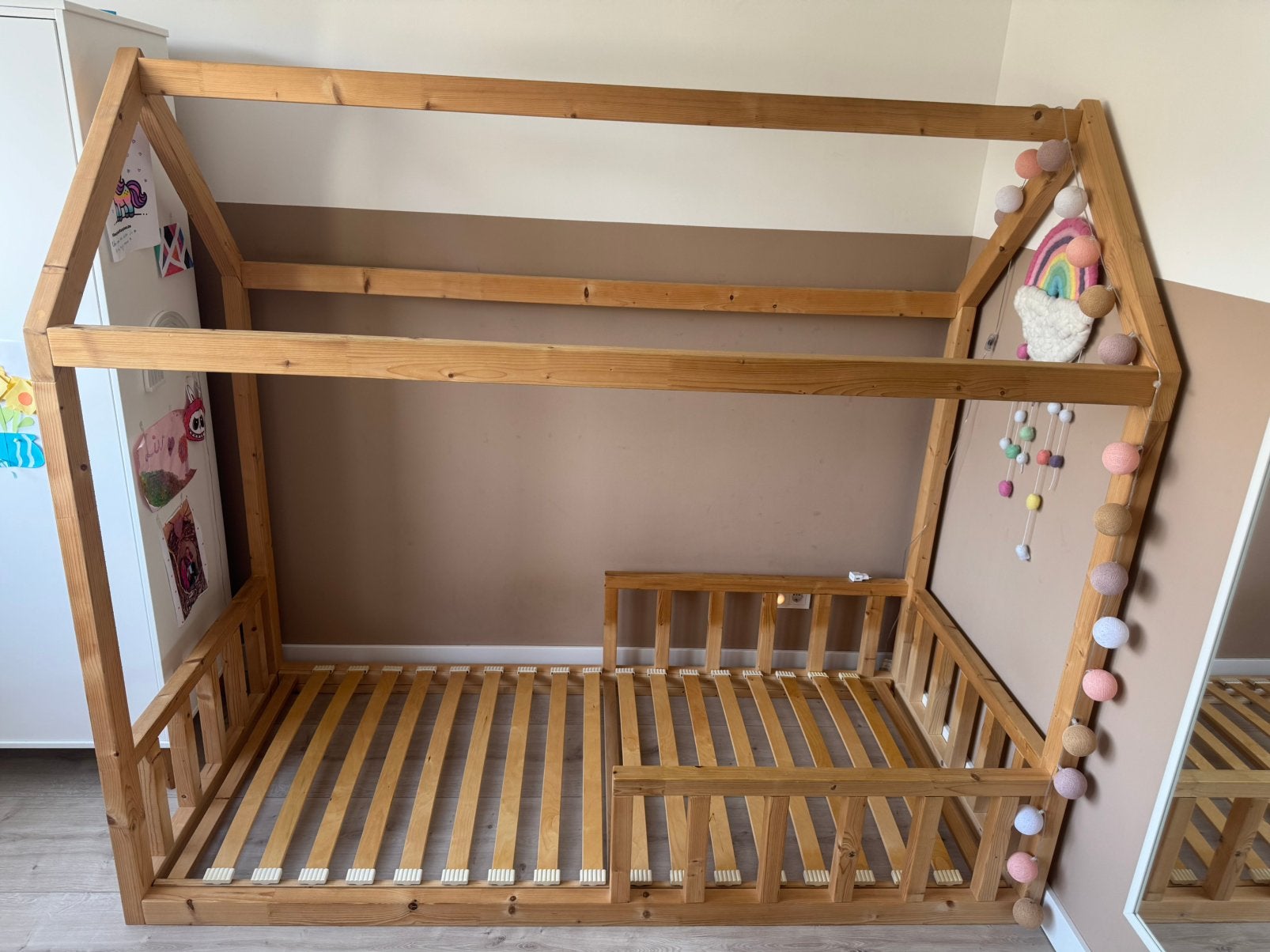 Bedhuisje manowoods/hout van kind 90x200, Ophalen, 85 tot 100 cm, Zo goed als nieuw, Lattenbodem
