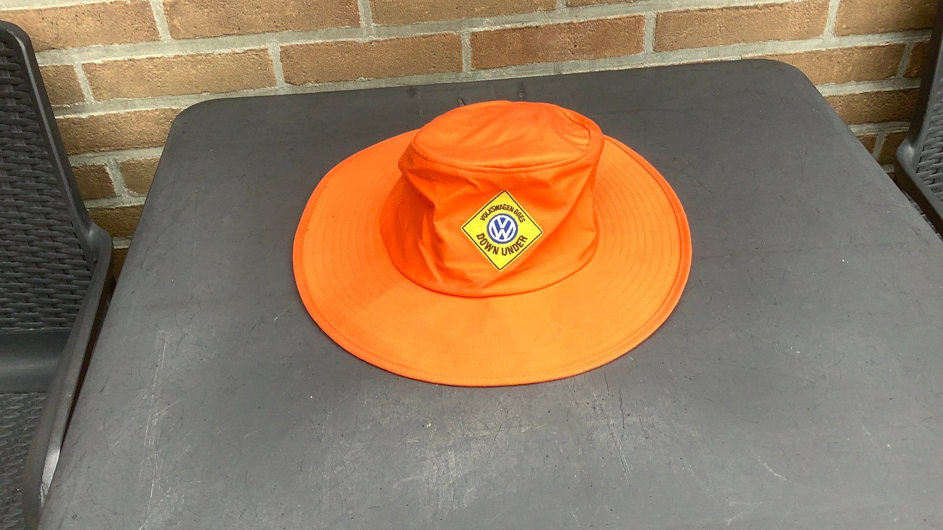 Oranje volkswagen goes Down Under hoed 35cm doorsnee, Ophalen, Zo goed als nieuw