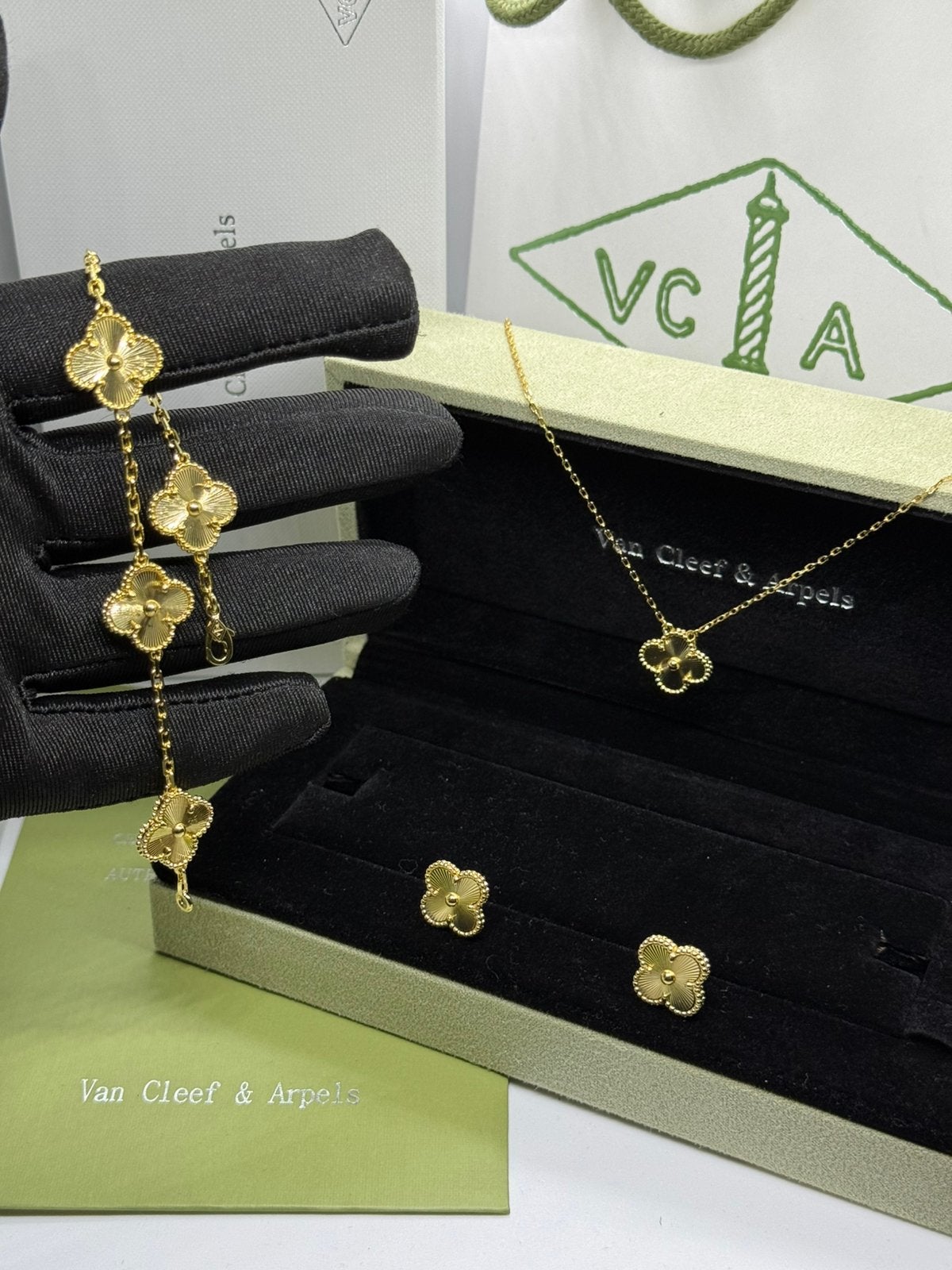 Van Cleef & Arpels Compleet Set 3in1, Ophalen of Verzenden, Zo goed als nieuw, Goud