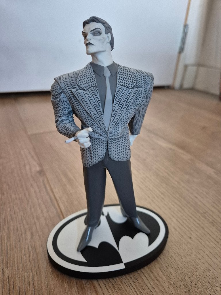 DC Collectibles Batman Black and White The Joker beeldje, Ophalen of Verzenden, Superheld, Zo goed als nieuw, Beeldje of Figuurtje