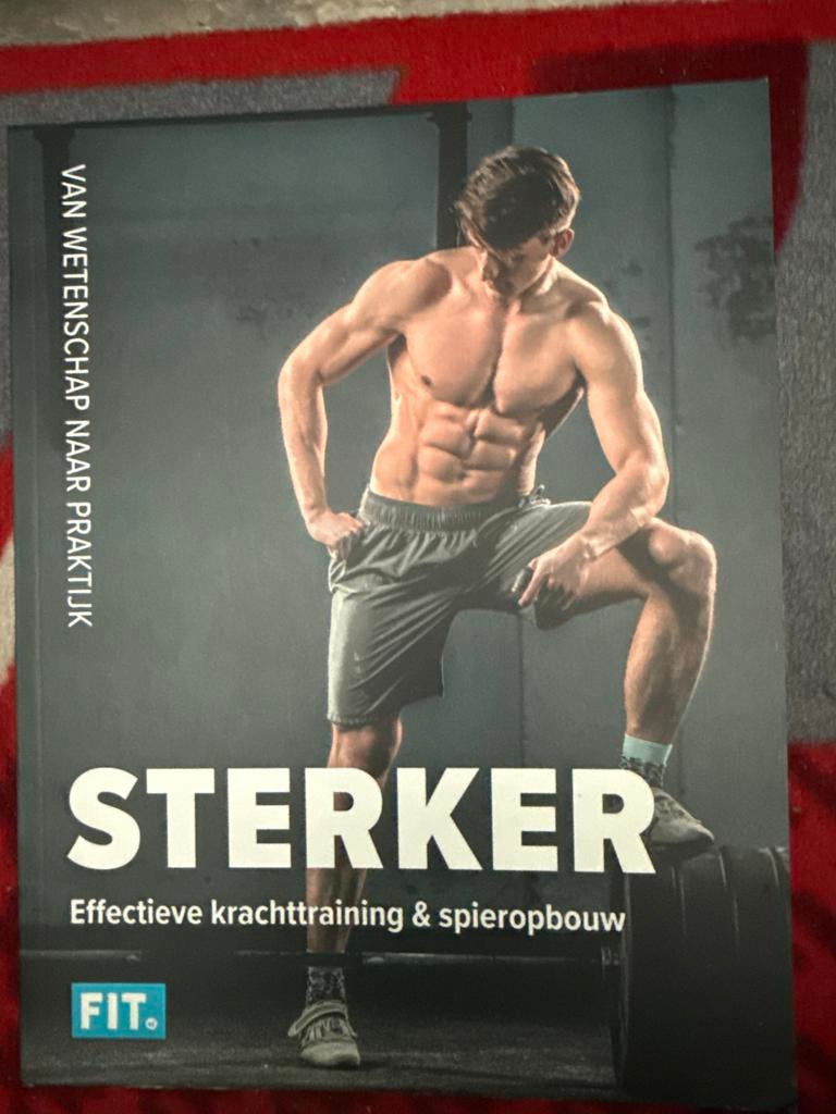 Sterker: Effectieve krachttraining & spieropbouw, Boeken, Sportboeken, Ophalen of Verzenden, Zo goed als nieuw, Fitness