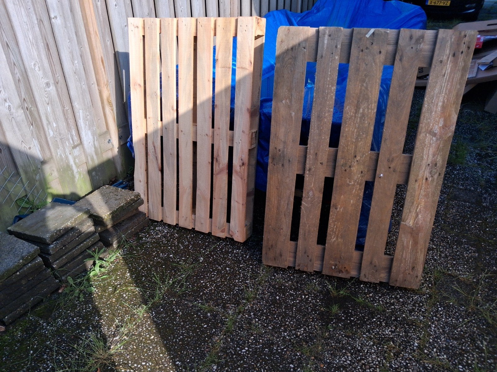 Vier pallets waarvan drie euro pallets, Tuin en Terras, Schuttingen, Ophalen, Hout, Minder dan 3 meter, 1 tot 2 meter