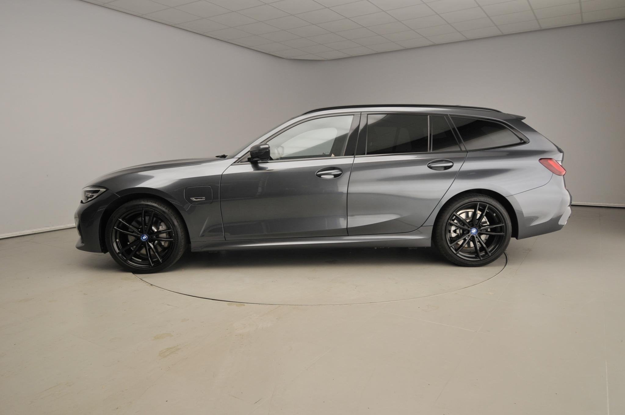 BMW 3 Serie Touring 330e xDrive M Sport/ Elektrische Trekhaa, Auto's, 1998 cc, Stof, Gebruikt, Euro 6