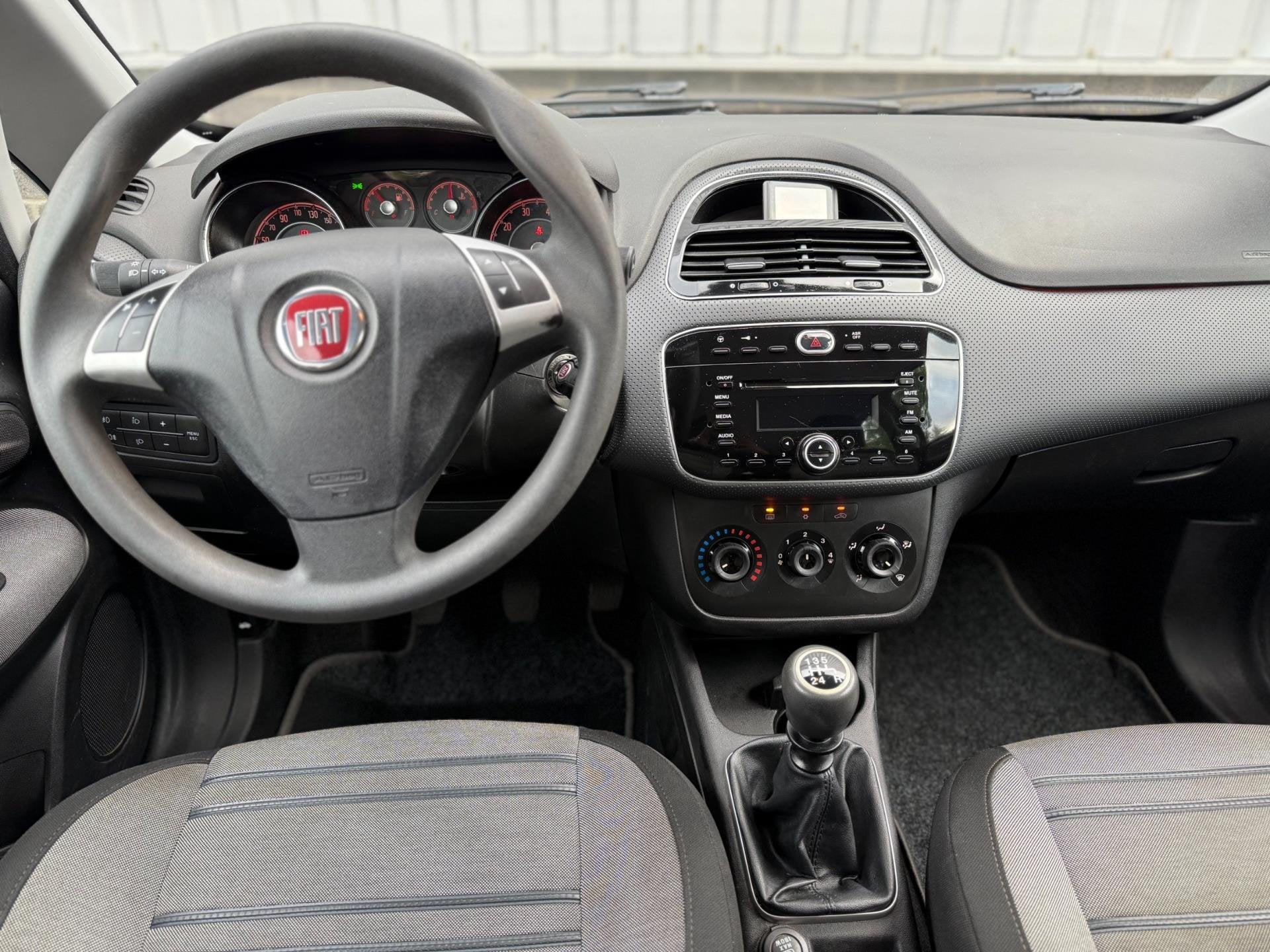 Fiat Punto Evo 1.4 Dynamic |Airco|5 Deurs|, Voorwielaandrijving, 4 cilinders, 400 kg, Zwart