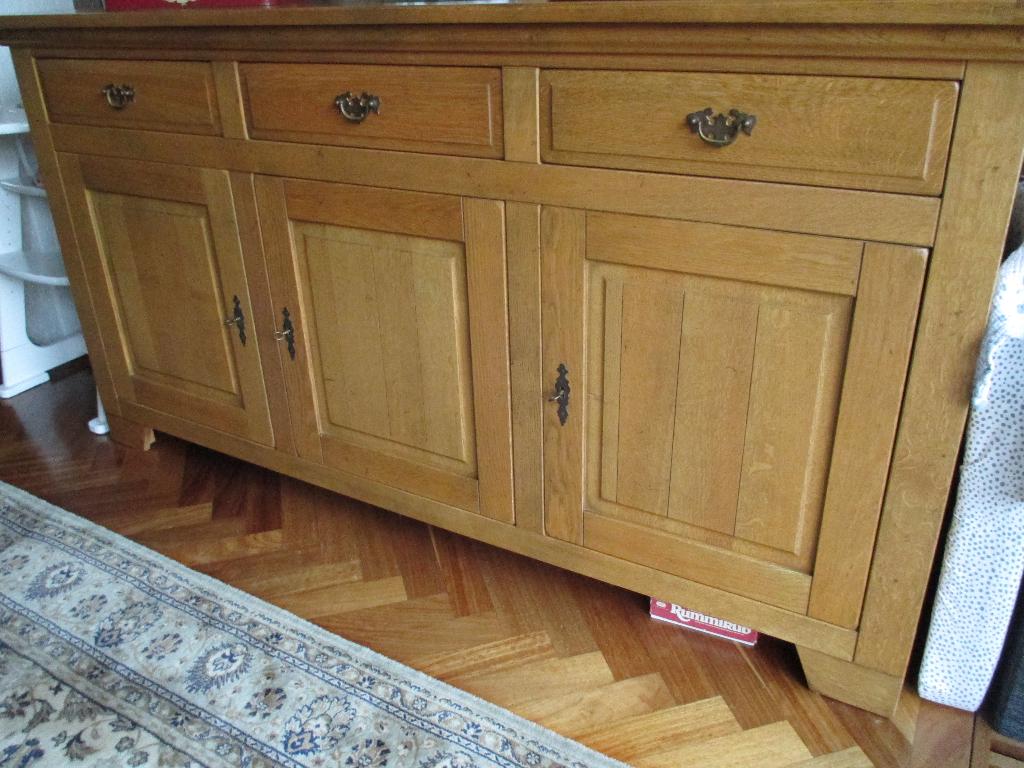 Dressoir gemaakt van oud eiken, Ophalen, Met deur(en), 150 tot 200 cm, Eikenhout