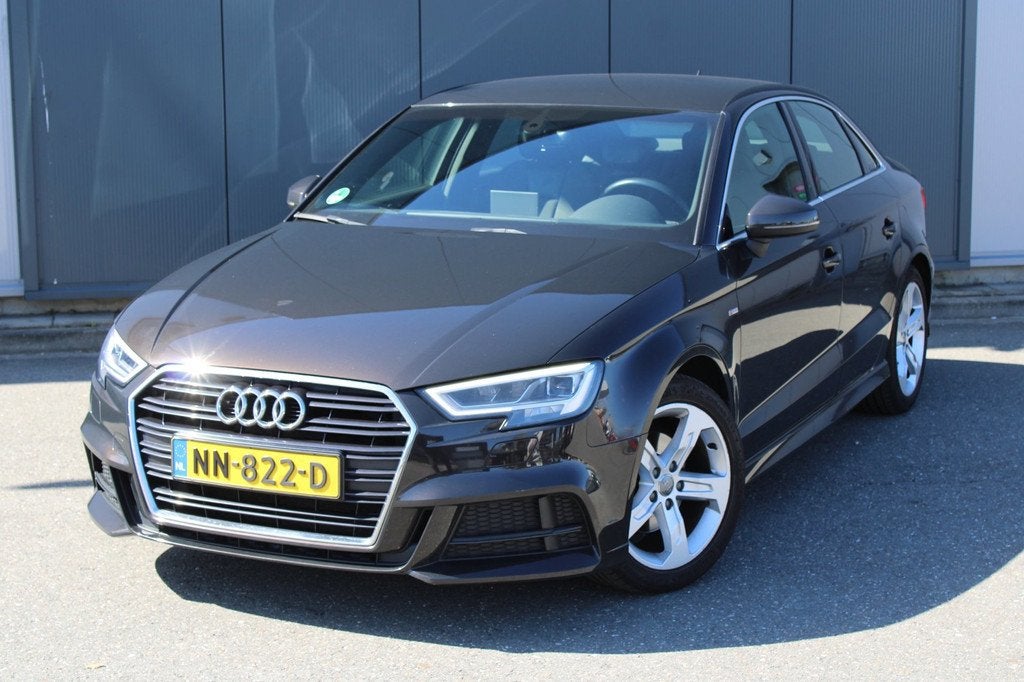Audi A3 Limousine 1.4 TFSI CoD Sport S Line Edition Automaat, Gebruikt, 4 cilinders, Automatische klimaatregeling, Leder en Stof