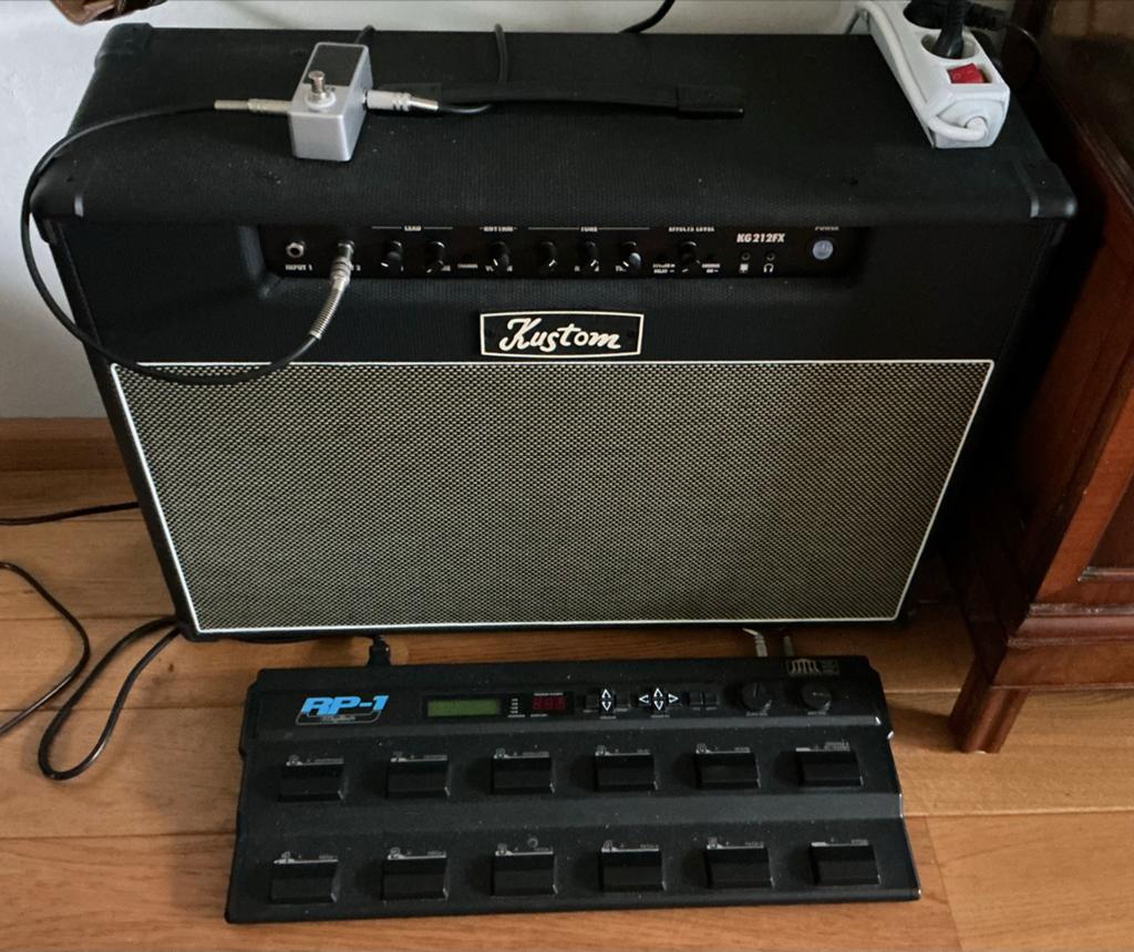 Kustom KG212FX 100 Watt Gitaarversterker + RP1 digitec., Ophalen, Zo goed als nieuw, Gitaar, 100 watt of meer