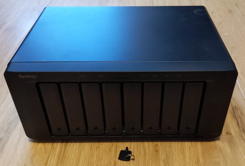 Synology DiskStation DS1813+ NAS 8-bay + 8x3TB HDDs 4GB RAM, Computers en Software, Ophalen of Verzenden, Zo goed als nieuw