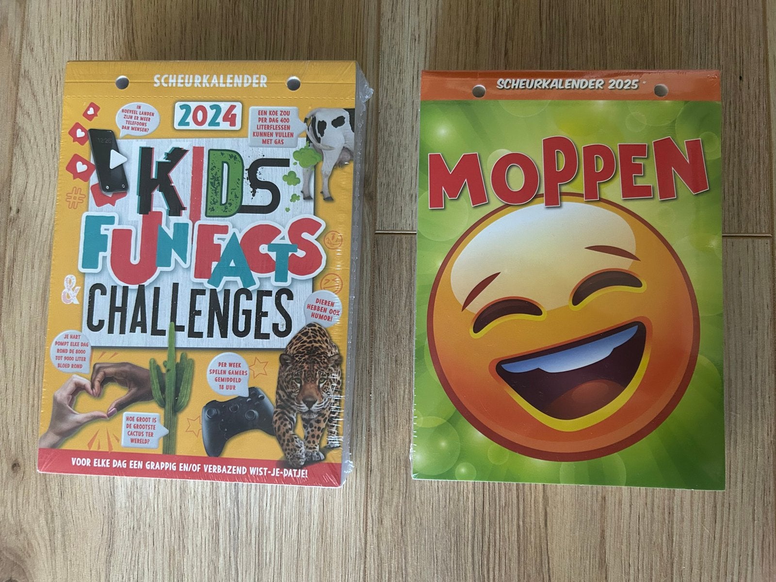 Nieuw in plastic 2x scheurkalenders jongen moppen weetjes, Ophalen of Verzenden, Dagkalender, Nieuw