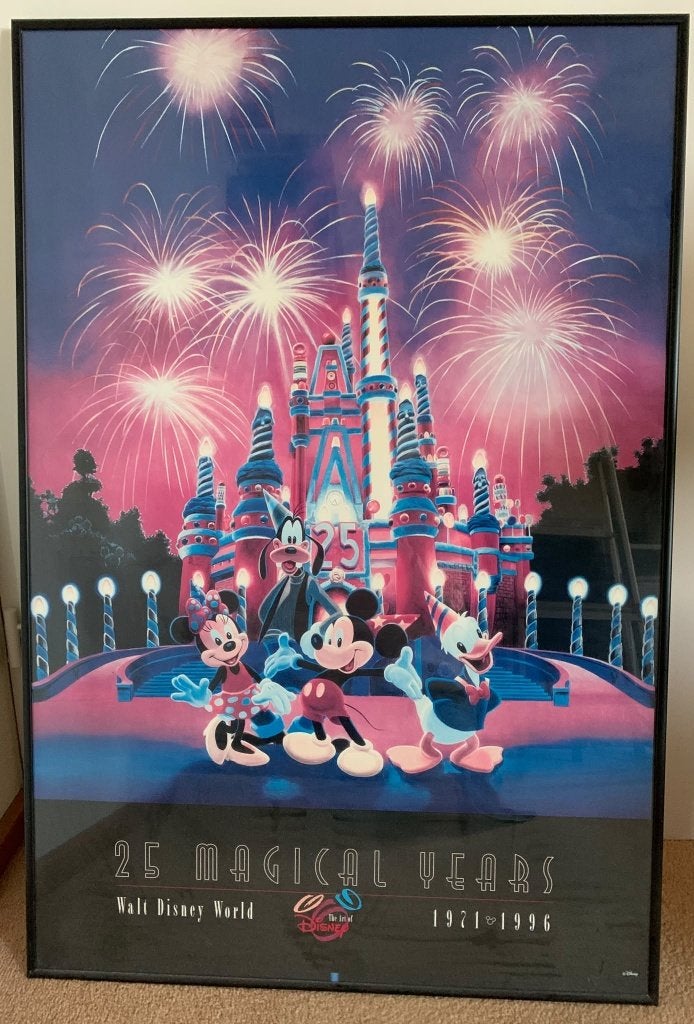 Disney World 25 Magical Years Poster 1971-1996 met lijst, Ophalen, Mickey Mouse, Zo goed als nieuw, Plaatje of Poster