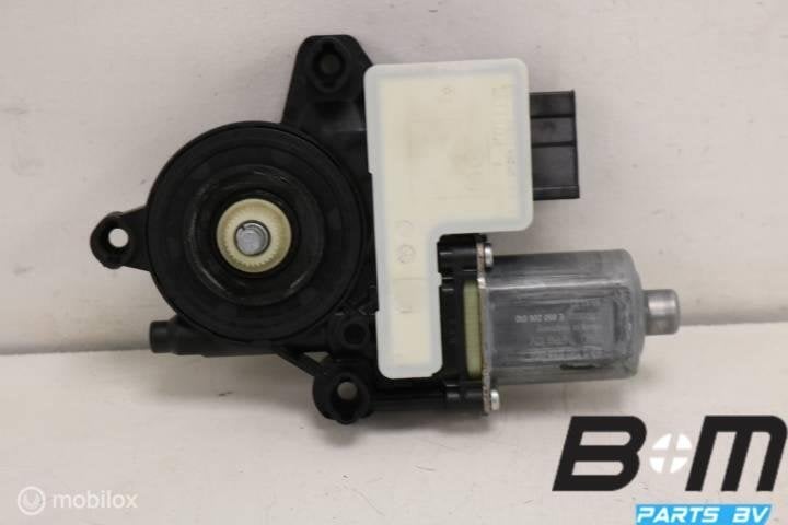 Raammotor rechtsvoor VW Polo 2G 2Q1959882, Gebruikt
