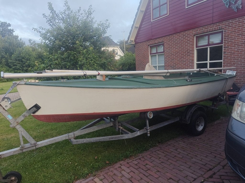 Volksboot 480 / Zeilboot inclusief trailer en toebehoren, Watersport en Boten, Open zeilboten, Ophalen, Gebruikt, Overige brandstoffen