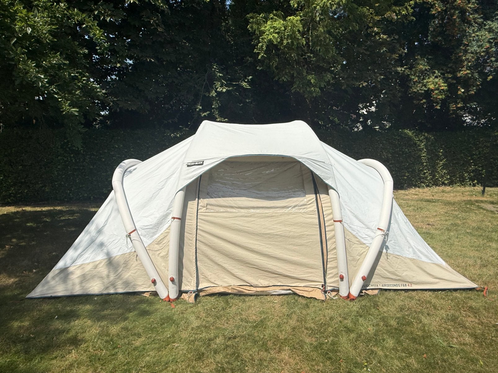 Hele nette Quechua 4.2 Air Seconds opblaasbare tent, Caravans en Kamperen, Tenten, Ophalen, Zo goed als nieuw, Tot en met 4