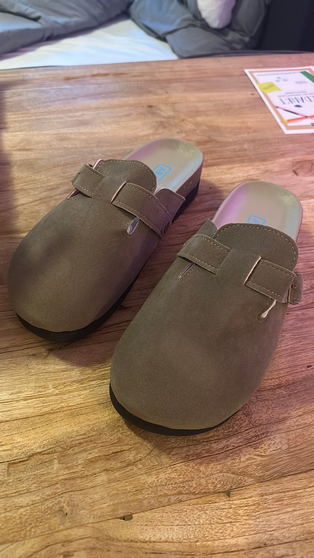 Nieuwe clogs maat 43, Bruin, Nieuw, Ophalen of Verzenden, Pantoffels of Sloffen