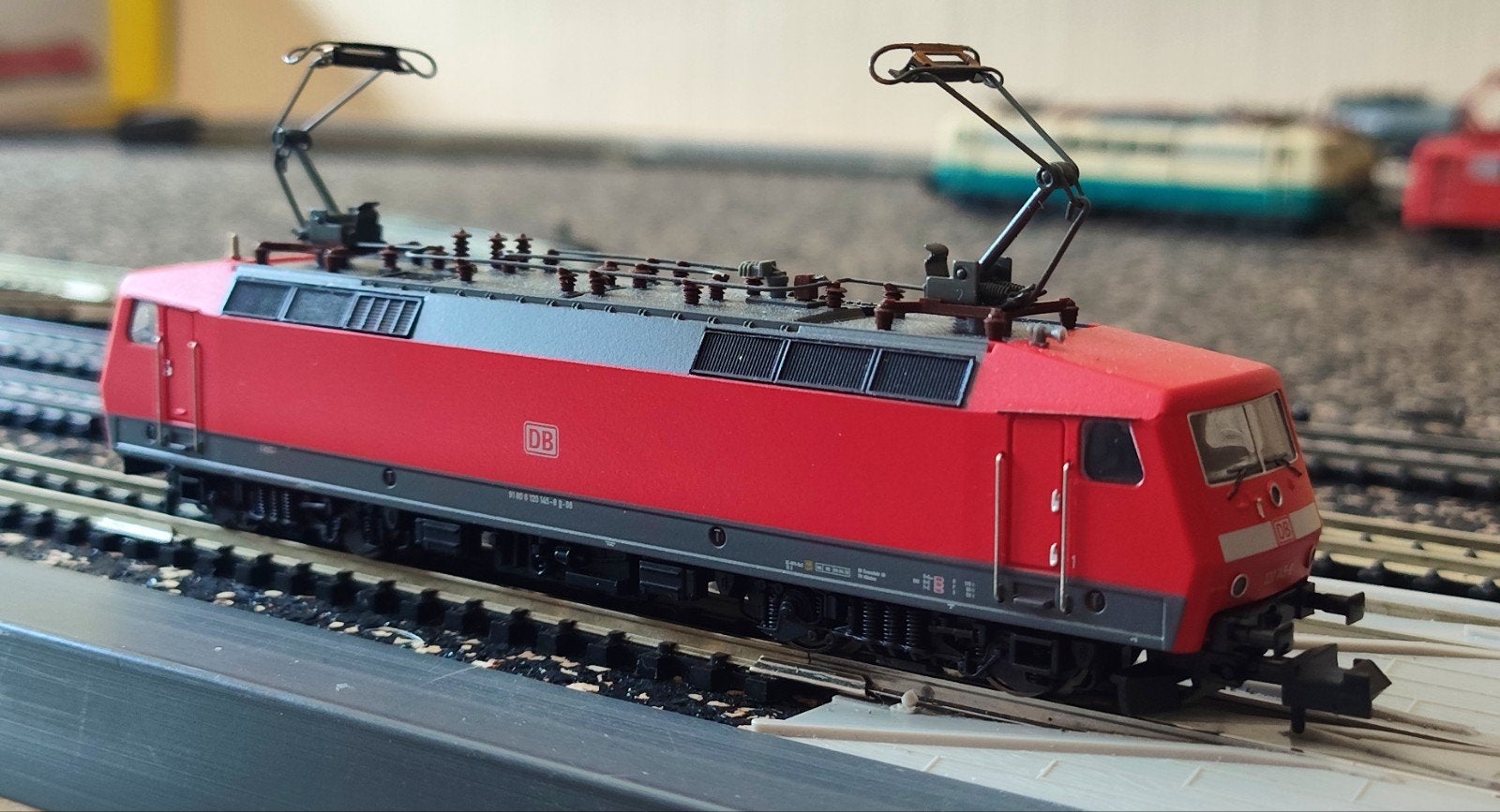 Minitrix BR185 elok (digitaal voorbereid) NIEUW !!, Hobby en Vrije tijd, Modeltreinen | N-Spoor, Trix, Ophalen of Verzenden, Zo goed als nieuw