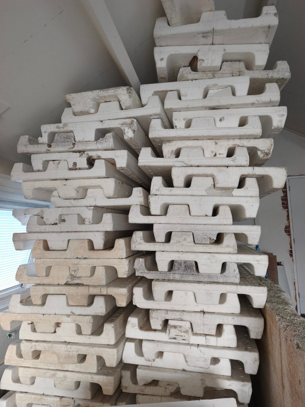 34 piepschuim pallets, ideaal voor ophogen, Ophalen