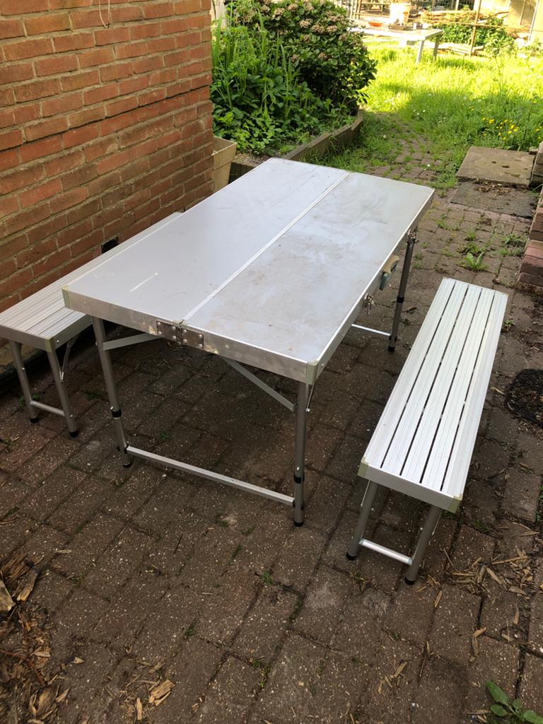 Compacte campingtafel met 2 bankjes - opvouwbaar, Ophalen of Verzenden, Gebruikt, Campingtafel