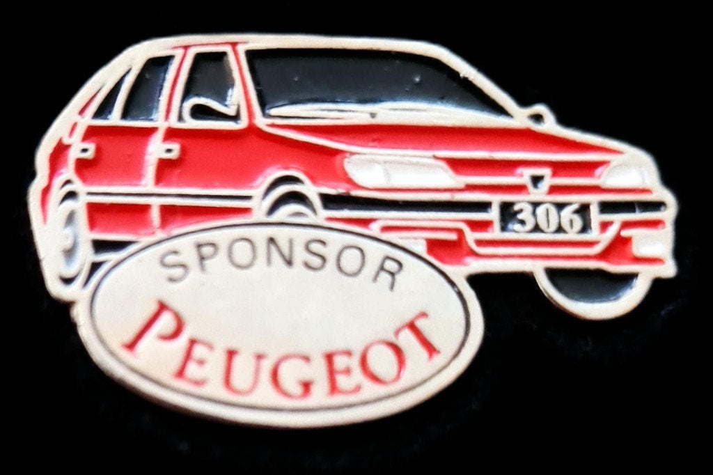 Peugeot 306 sponsor pin- rood, Verzamelen, Verzenden, Nieuw, Transport, Speldje of Pin