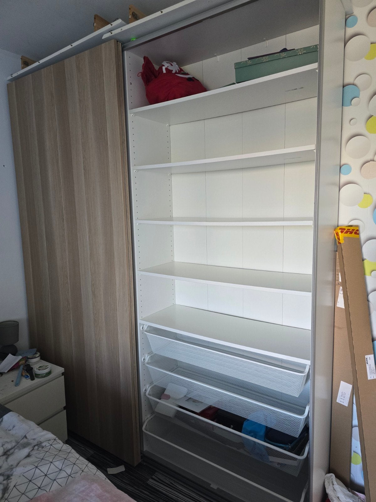 Grote kledingkast met schuifdeuren en veel opbergruimte, Ophalen, Met plank(en), Gebruikt, 200 cm of meer