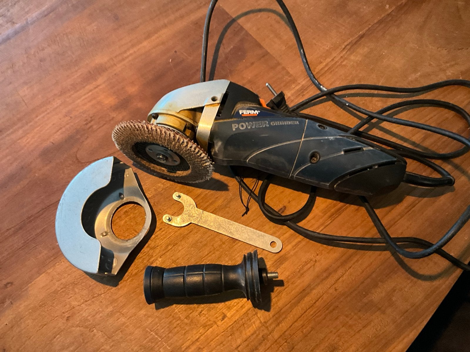 Ferm Power Grinder met diverse slijpschijven, Ophalen, Gebruikt, Minder dan 700 watt, Haakse handslijpmachine