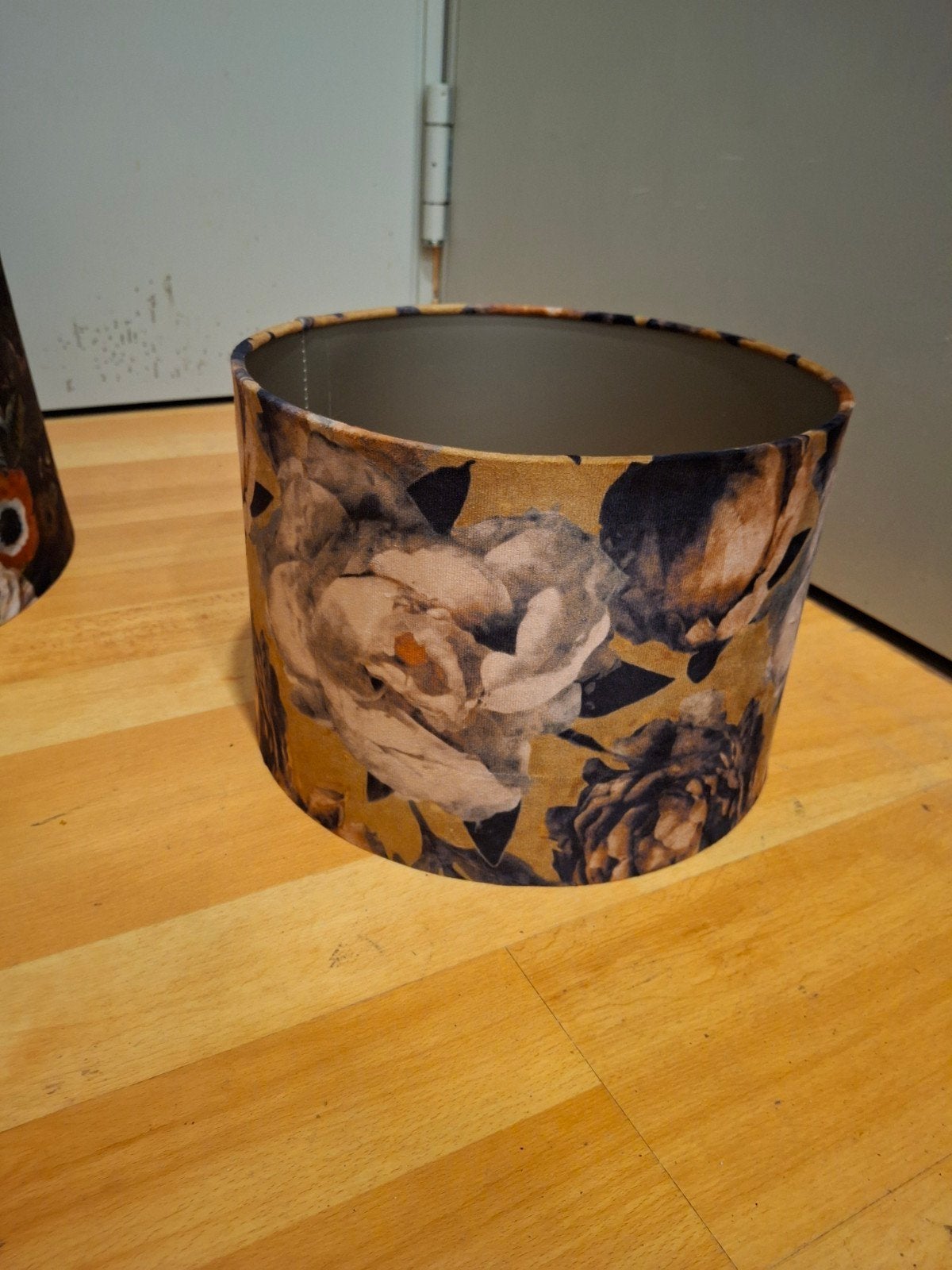 Prachtige gele bloemetjes lampenkap velvet stof, Ophalen of Verzenden, Zo goed als nieuw, Rond, Minder dan 25 cm
