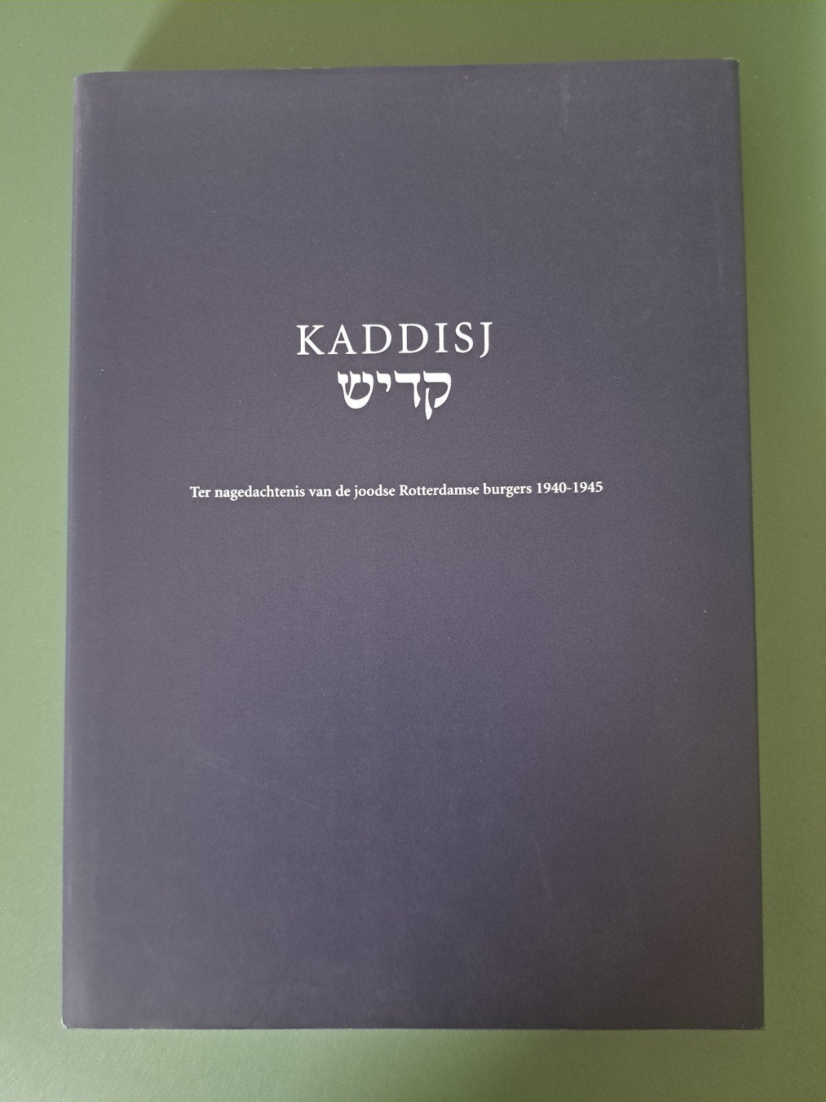 Kaddisj: Ter nagedachtenis aan Joodse Rotterdammers1940-1945, Ophalen of Verzenden, 20e eeuw of later, Zo goed als nieuw