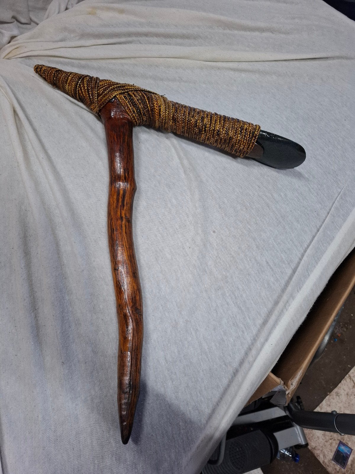 Decoratieve houten bijl met touwwikkeling, Antiek en Kunst, Ophalen of Verzenden