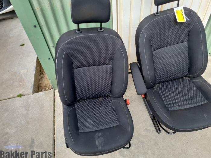 Stoel rechts van een Dacia Logan, Auto-onderdelen, Interieur en Bekleding, Dacia, Gebruikt, -, -