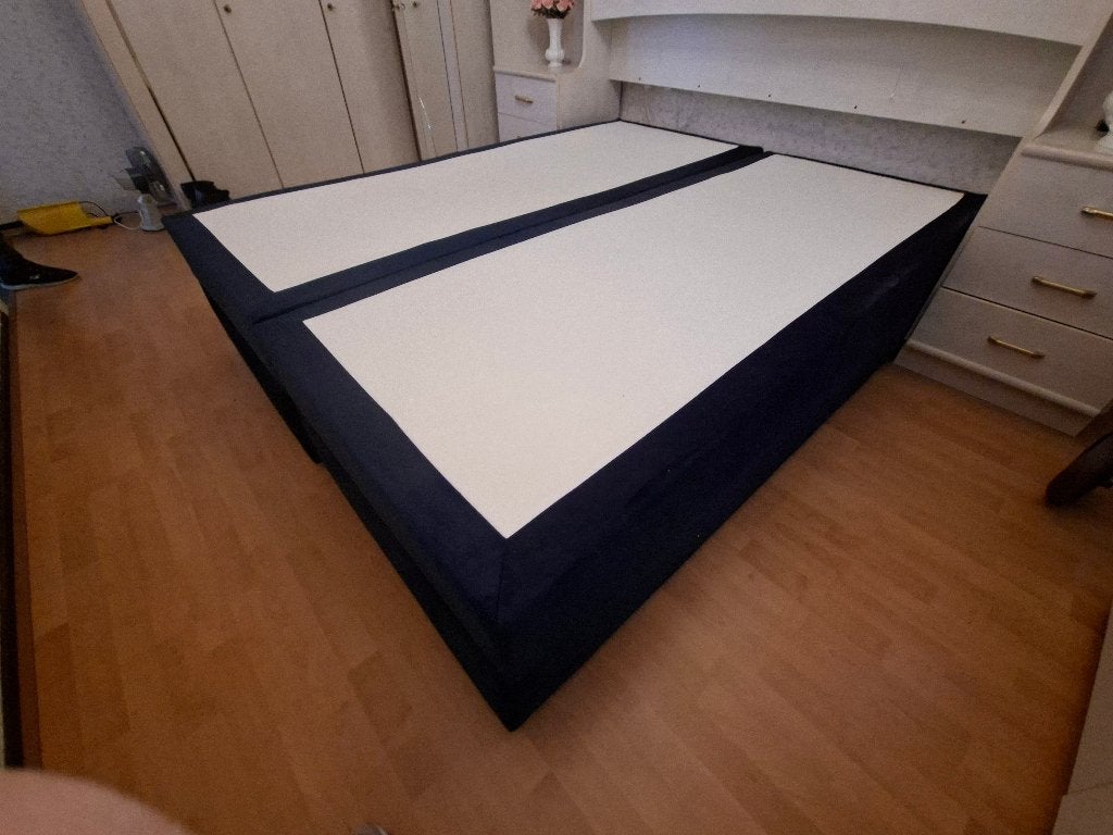 2 boxsprings voor de prijs van 1, Ophalen, Eenpersoons, Blauw, Zo goed als nieuw
