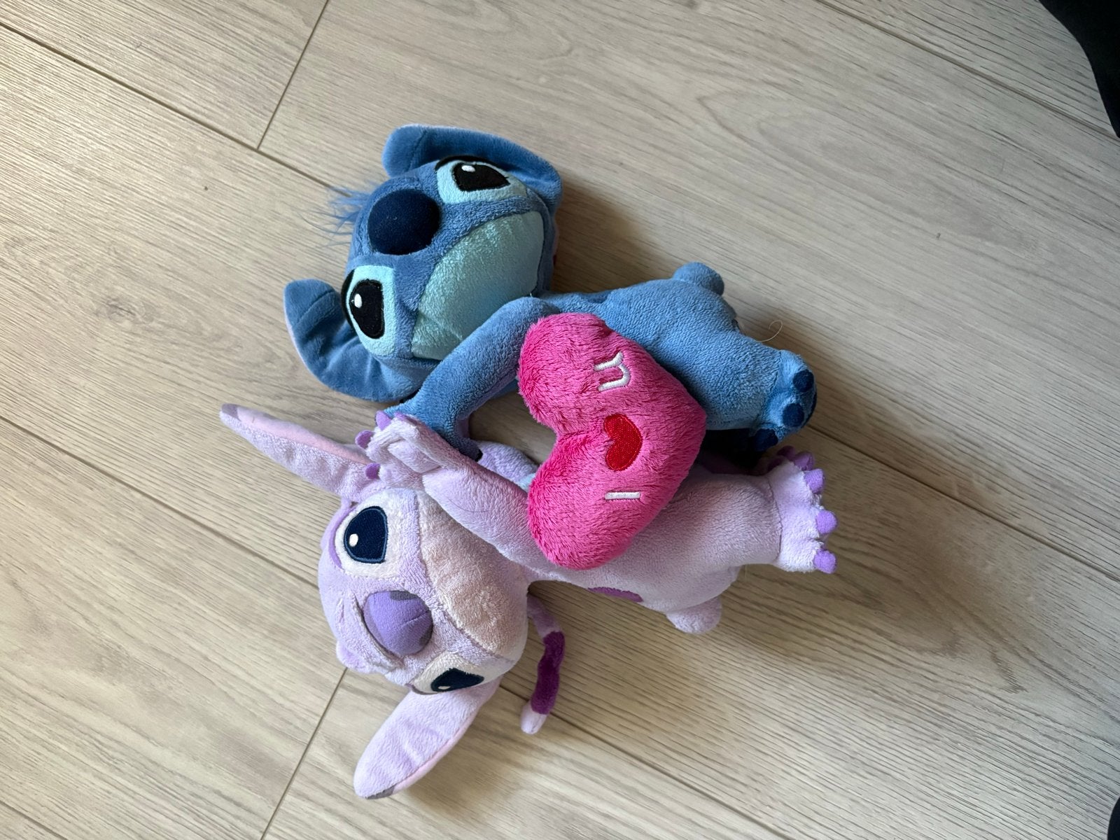 Disney Stitch en Angel knuffels - Disneyland Parijs, Disney, Overige typen, Ophalen of Verzenden, Middelgroot (20 tot 80 cm)