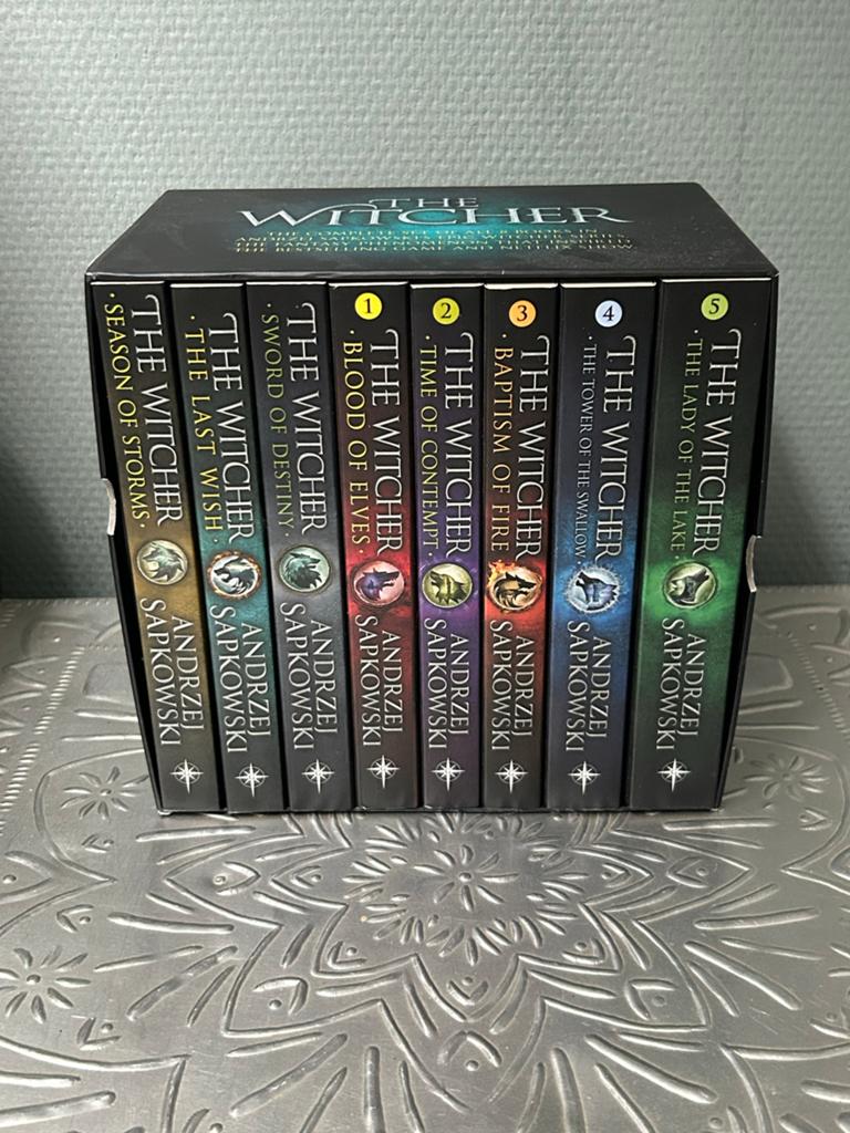 The Witcher Complete Series Boekenset - 8 Boeken, Ophalen of Verzenden, Zo goed als nieuw