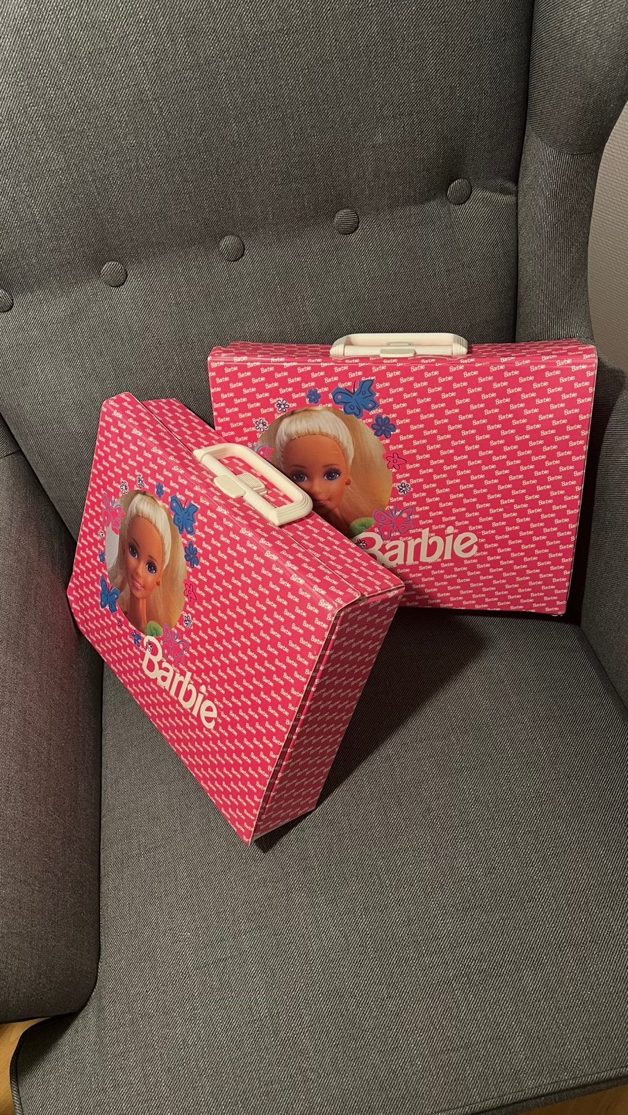 Barbies Mattel jaren 90 met koffers, kleding en accessoires, Ophalen of Verzenden, Zo goed als nieuw