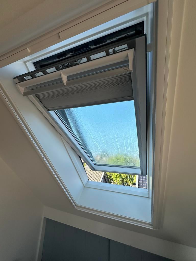 Velux dakraam GGL MK08 met automatische zonwering en verduis, Ophalen, Gebruikt, 80 tot 120 cm, 120 tot 160 cm