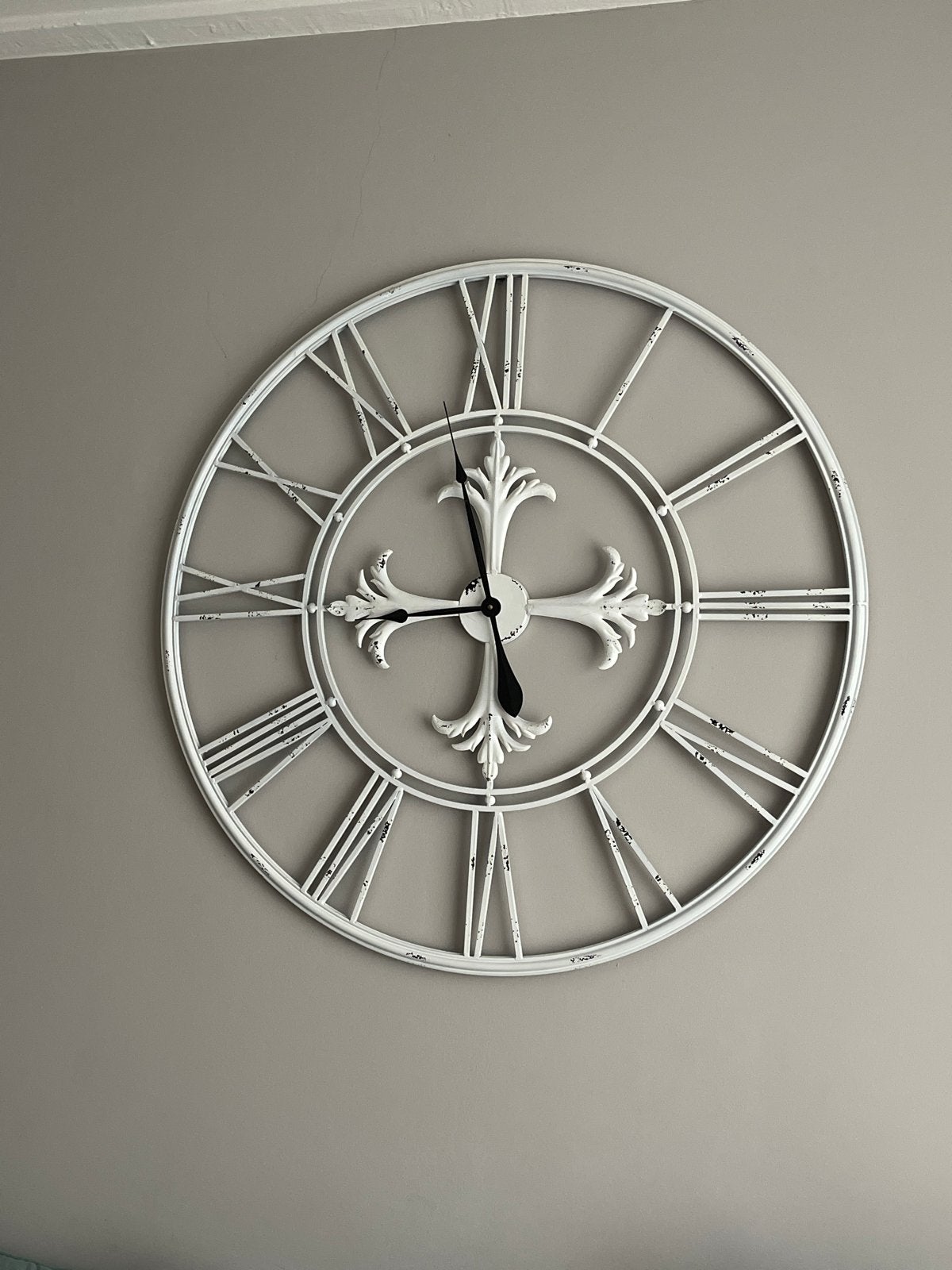 Grote Witte Wandklok met Romeinse Cijfers, Huis en Inrichting, Woonaccessoires | Klokken, Ophalen, Wandklok, Wit, Antiek