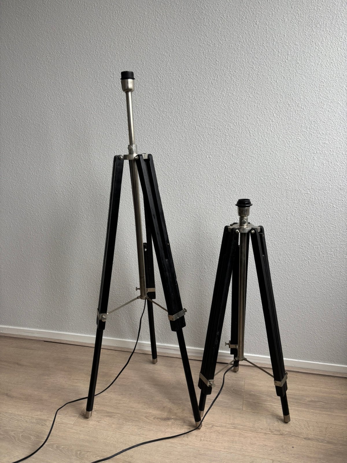 Driepoot staanlamp vloerlamp 2x, Ophalen, Gebruikt, Hout, 100 tot 150 cm