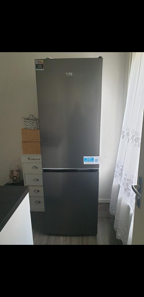 NIEUWE BEKO GRIJS  NOFROS FRIES COMBI KOELKAST, 200 liter of meer, Ophalen, 160 cm of meer