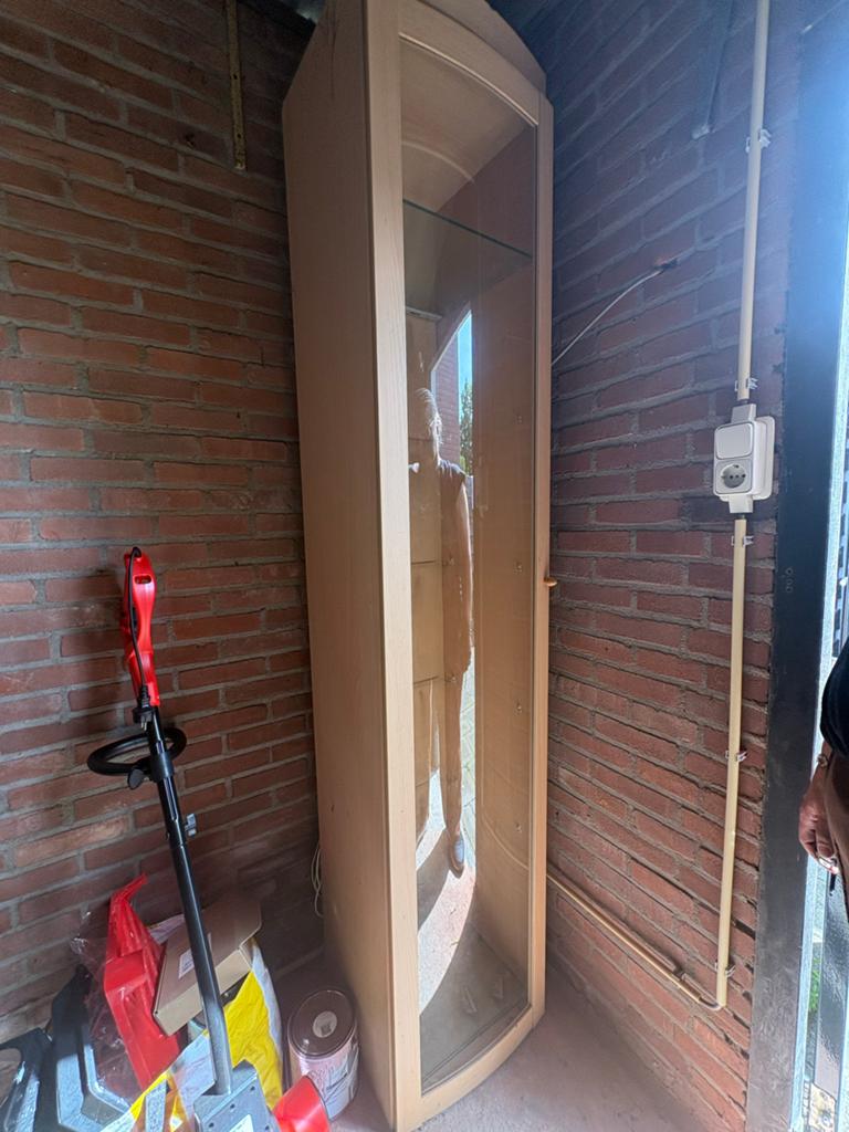 Gratis vitrinekast 230x45x40 met 3 glasplaatjes, Huis en Inrichting, Kasten | Vitrinekasten, Ophalen, Met plank(en), Minder dan 50 cm