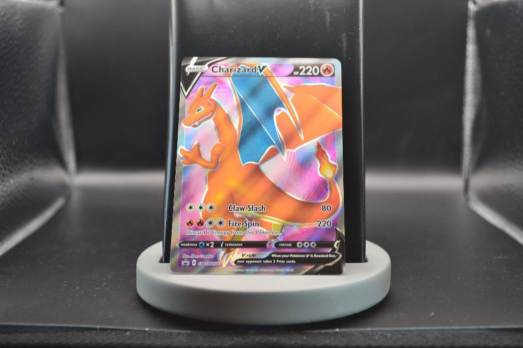 Charizard SWSH050 Black Star Promo - Pokemon Kaart, Hobby en Vrije tijd, Ophalen of Verzenden, Zo goed als nieuw, Losse kaart