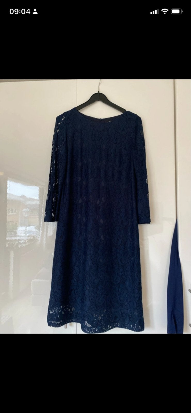 Donkerblauwe kanten jurk La Dress by Simone maat L, Kleding | Dames, Blauw, Maat 42/44 (L), Ophalen of Verzenden, Zo goed als nieuw
